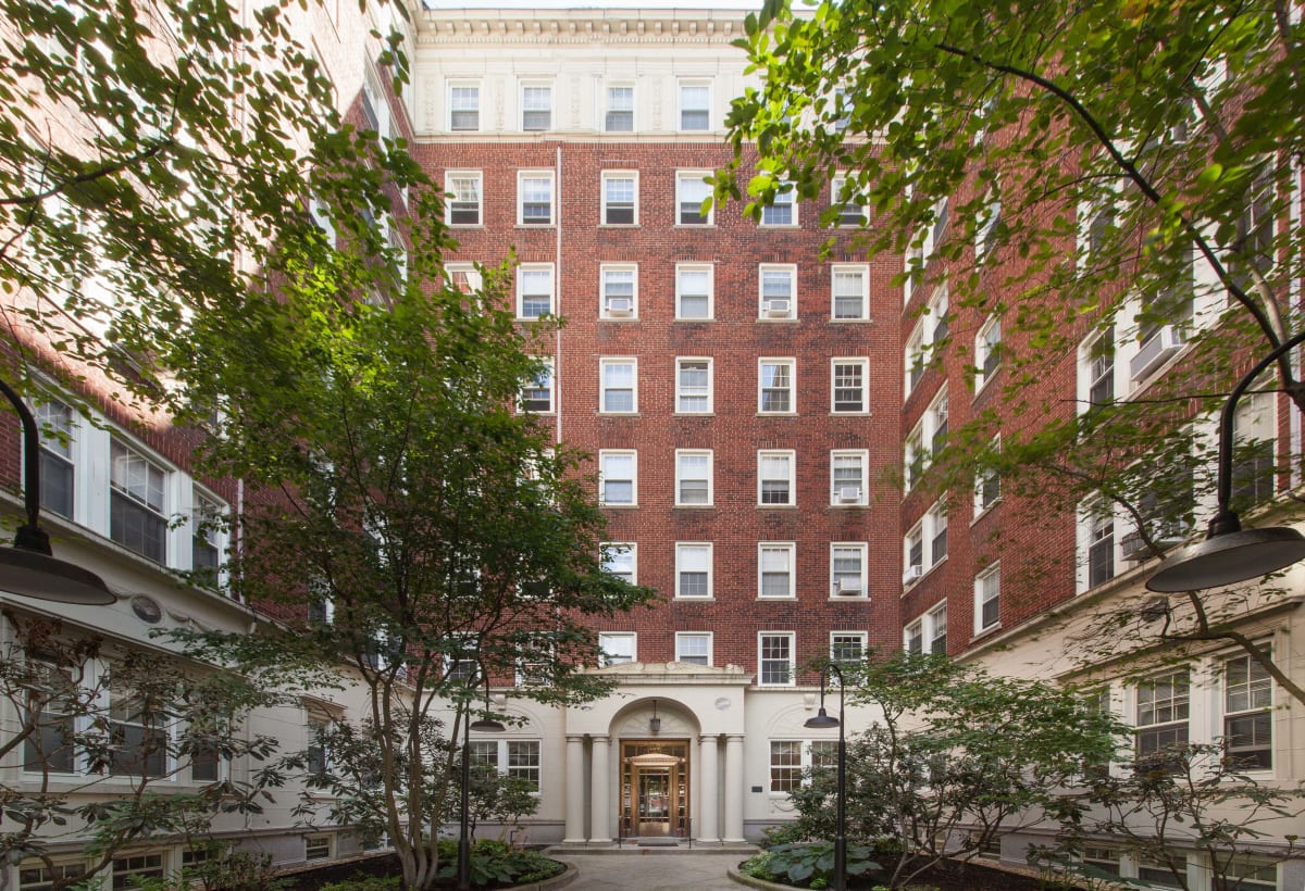 Apartments near Cleveland Circle MBTA, Boston, MA The Regent